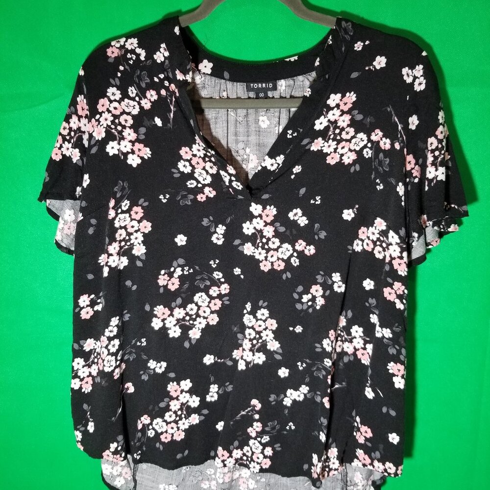 Torrid Black Floral Flutter Sleeve Blouse Womans Size 00 Office Party